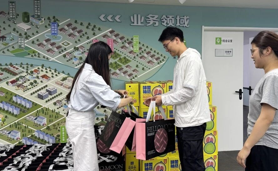  问源环保为全体员工发放暖心中秋礼