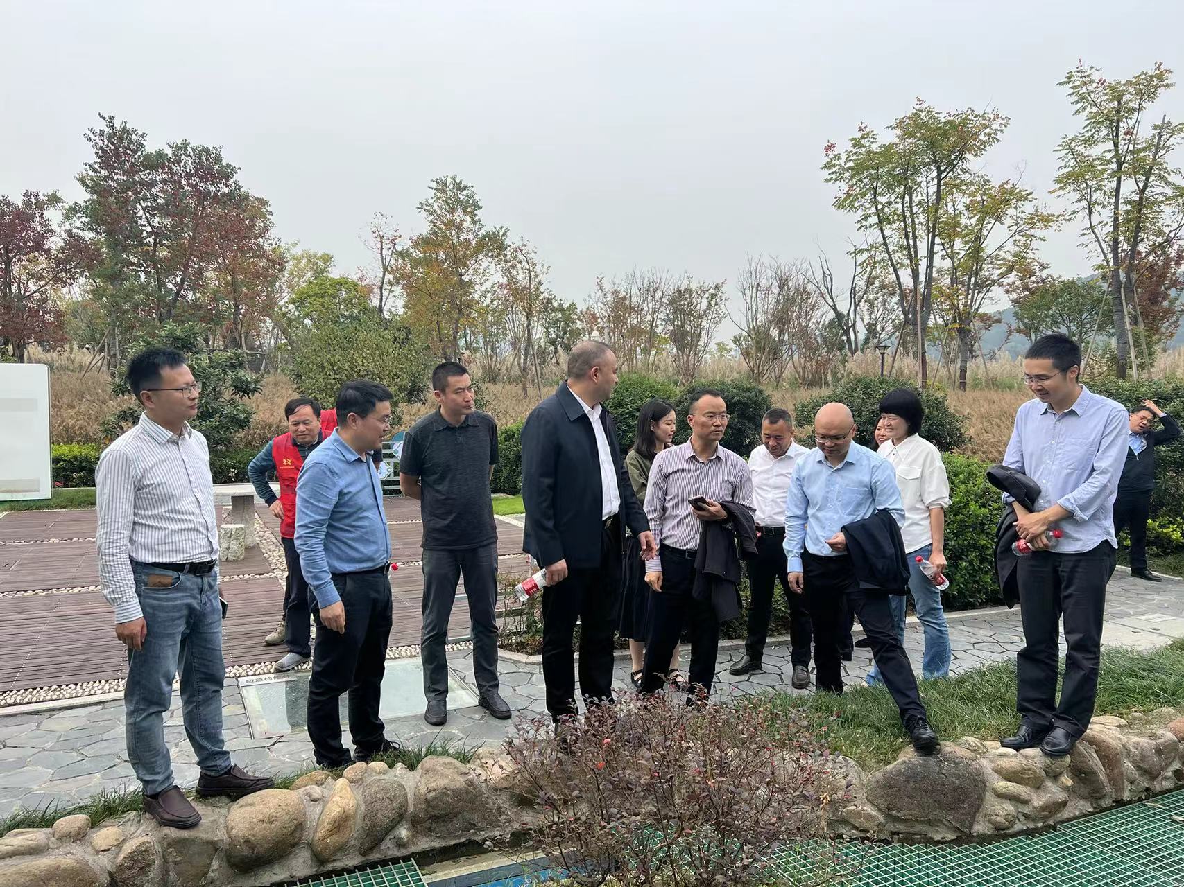 2023年10月，成都市水务局党组书记、局长刘贵恒带队调研问源环保湖埠农村污水“零直排村”项目。