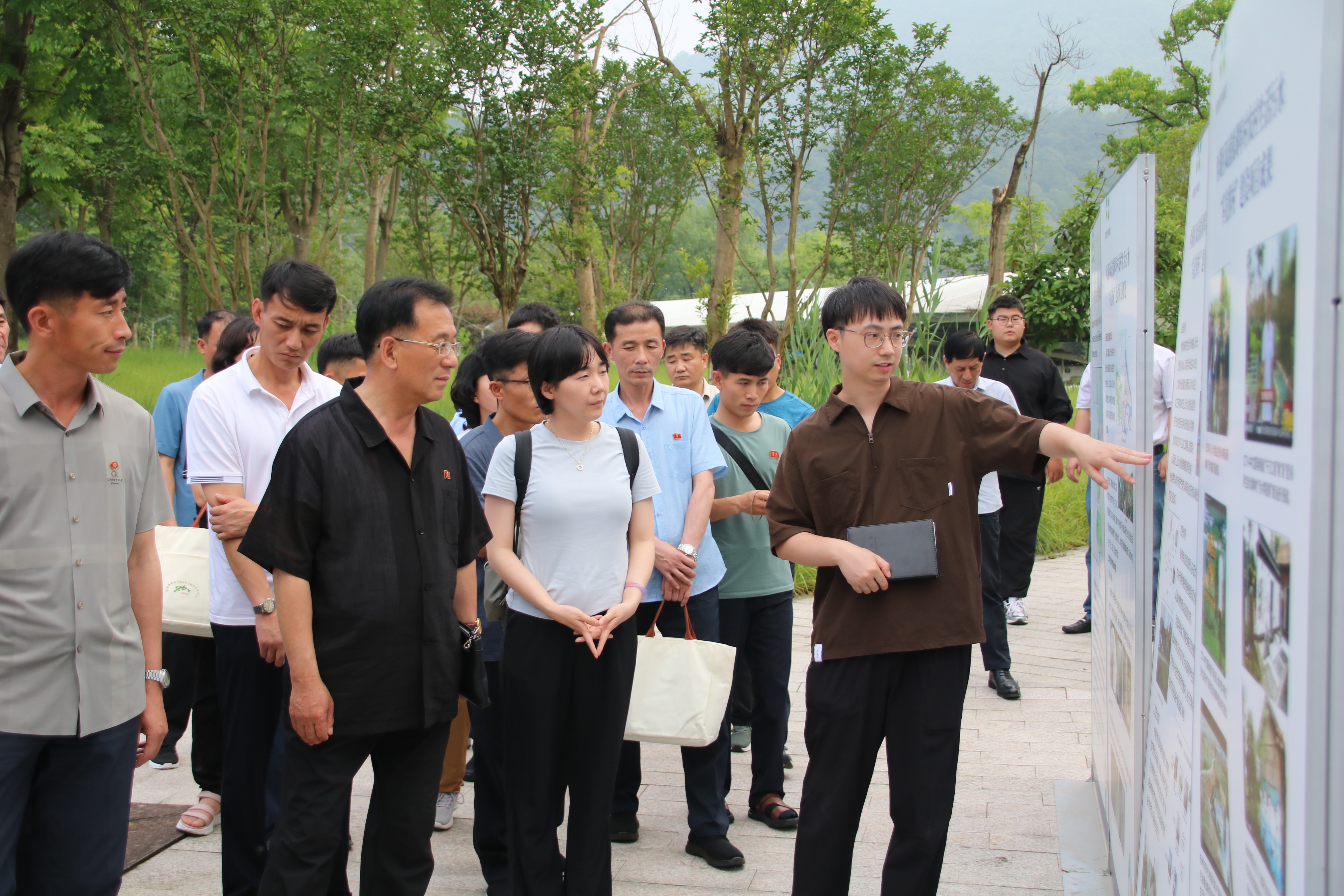 2025年6月，朝鲜国家科学院考察团深入考察问源环保湖埠农村生活污水零直排项目。